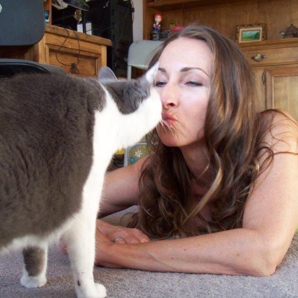 Meet your Posher, Sharon - Picture 2 of 8